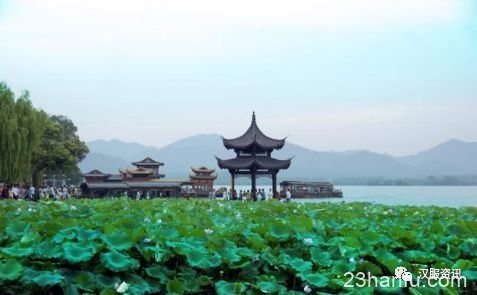 “唐代仕女”现身杭州西湖景区 重拾“以胖为美”的审美观