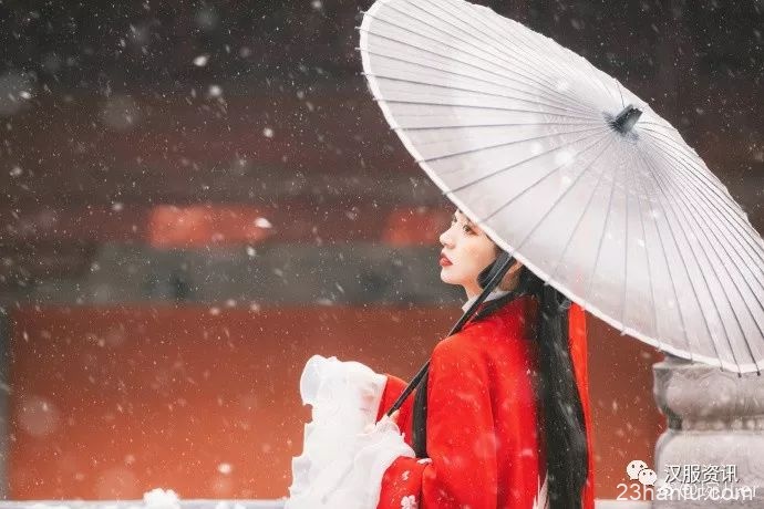 【汉服摄影】 落落红衫覆雪开梅花雪
