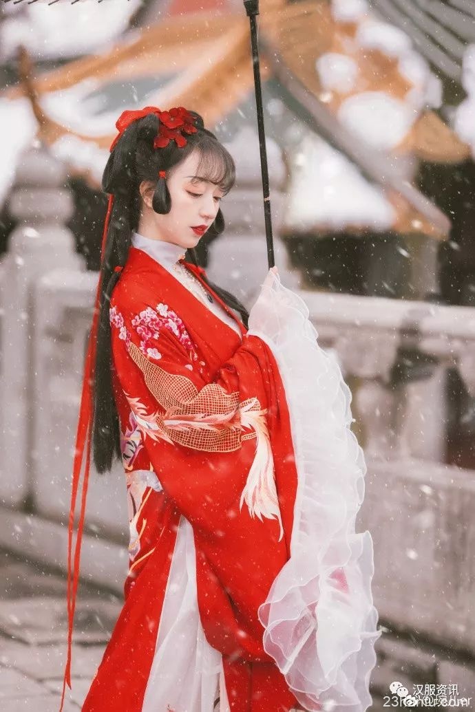 【汉服摄影】 落落红衫覆雪开梅花雪